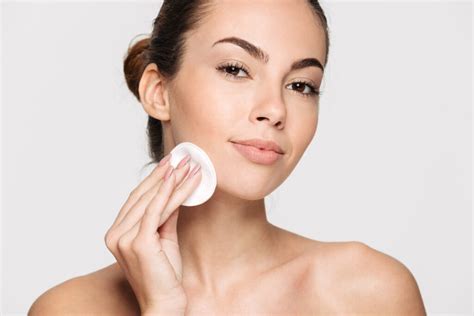 Remove makeup like a pro with this magic cloth